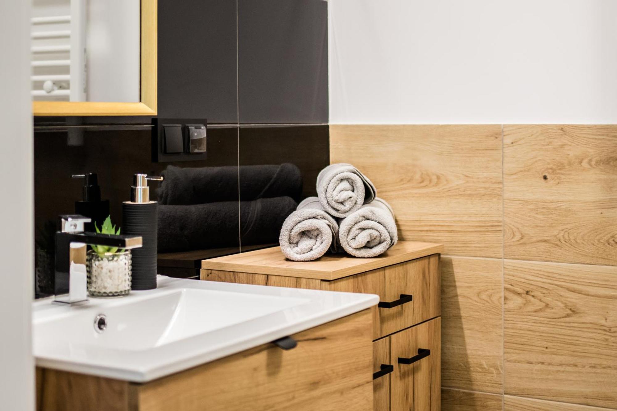 Apartment Monkey - 77 Wigury Street *